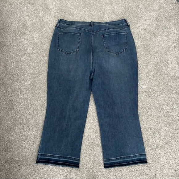 NYDJ capri jeans with frayed released hem - Picture 6 of 7